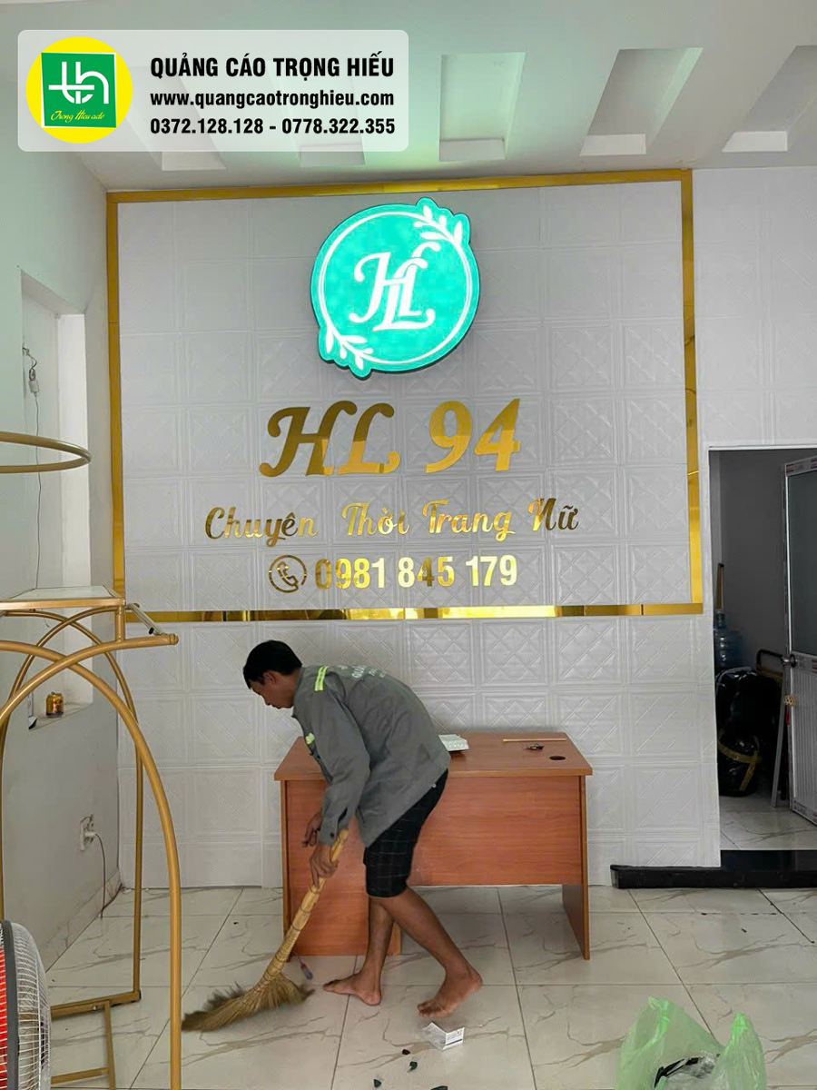 bảng hiệu shop thời trang hl