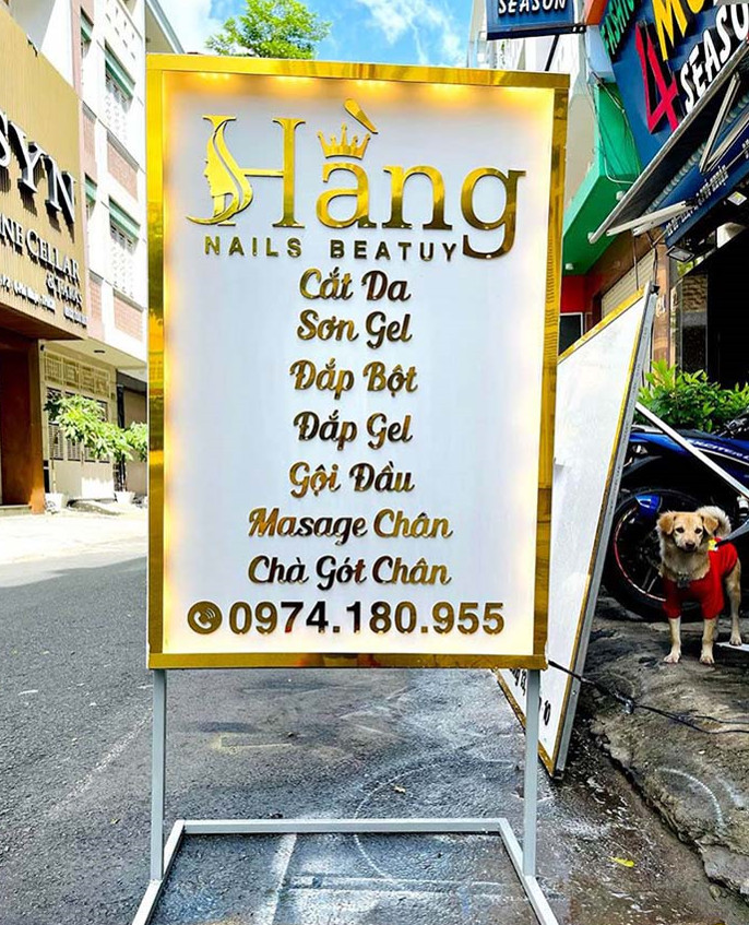Bảng hiệu quảng cáo đứng đẹp thu hút khách