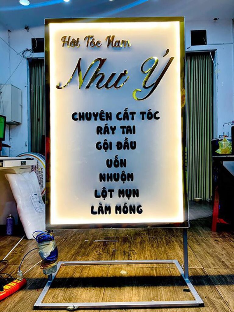 Bảng hiệu đứng tiệm tóc nam