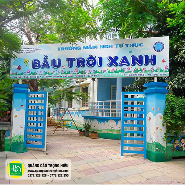 Làm bảng hiệu tôn dán decal tại quận Tân Phú