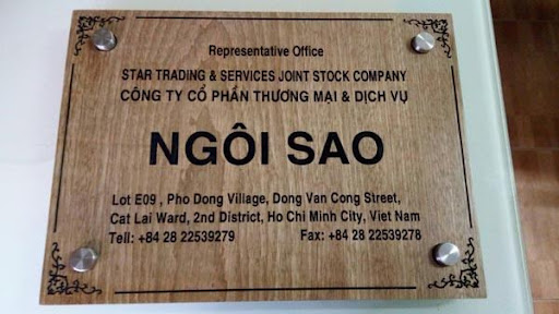 Làm bảng hiệu công ty bằng gỗ