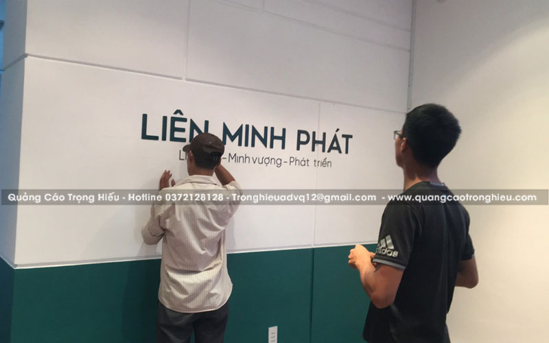 Dán chữ mica Liên Minh Phát