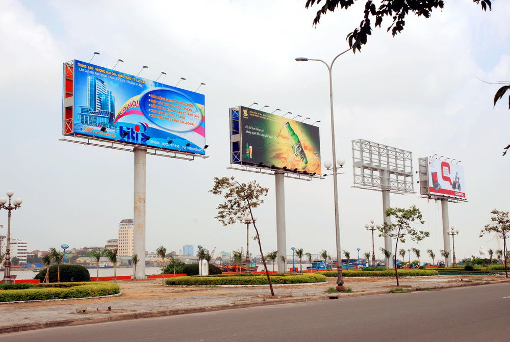 Pano quảng cáo tấm lớn ngoài trời