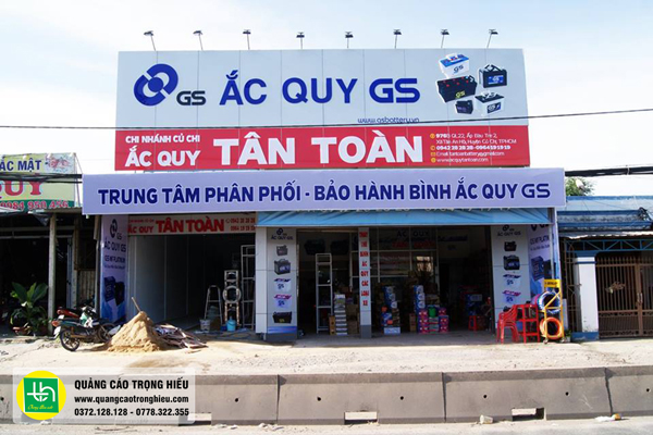 Bảng alu dán decal có hệ thống đèn chiếu sáng